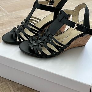 Isaac Mizrahi Live black leather sandal